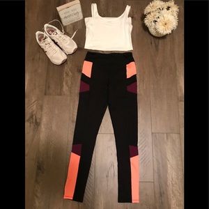 SO Perfect Leggings! Size small, multi colored.